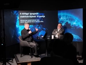 BEMUTATKOZÁS A MAGYAR HANGNÁL Kek4 300x225